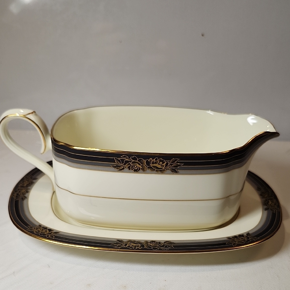 Noritake Cream and Black Gravy Boat with Gold Accents 1983-1993s Japan 9733